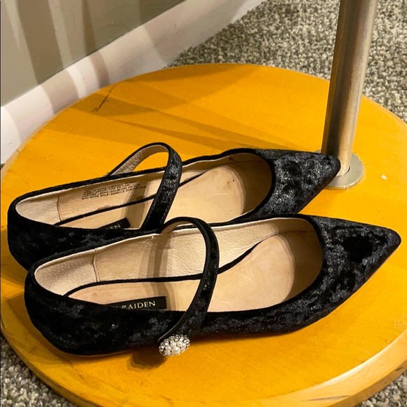 Ava and Aiden Black Velvet Flats 7 - Picture 1 of 8